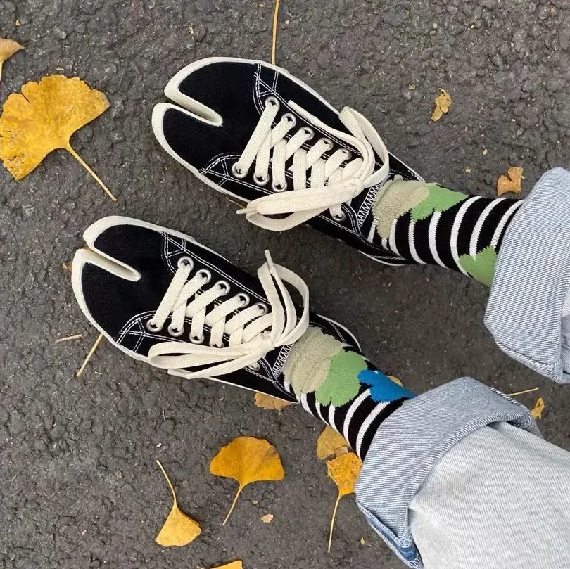 10Pcs/lot Multi-color Jacquard Carrot Chestnut Flower Literary Cute Two-toe Socks Middle Tube Tabi Split Toe INS Tide Socks
