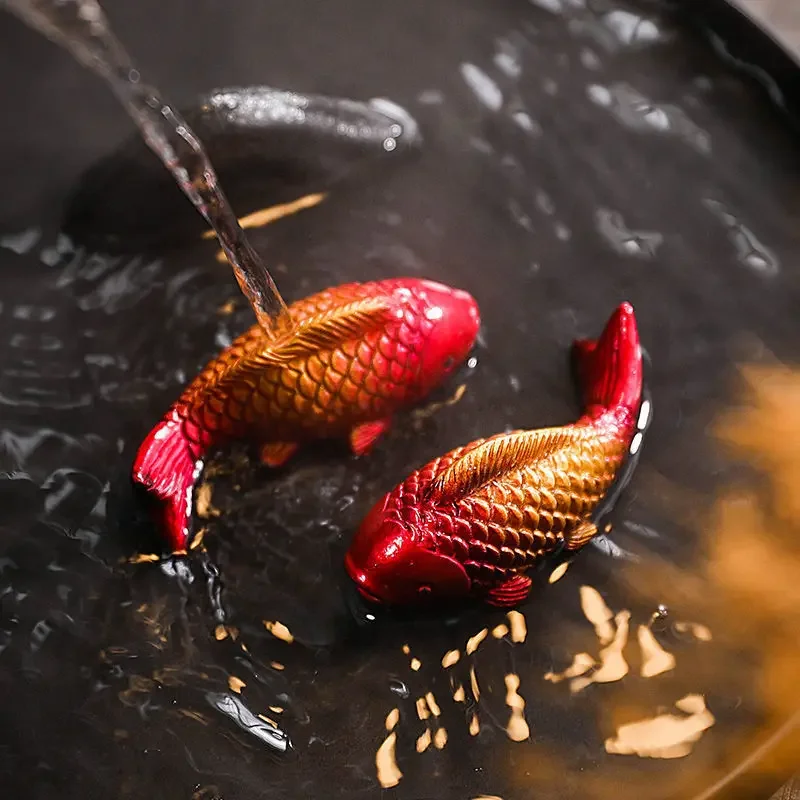 Colour-changing Koi Carp Creative Desktop Tea Table Ornaments Decorations Two Fish Report Happiness Zen Teaware Accessories tea pet ornaments