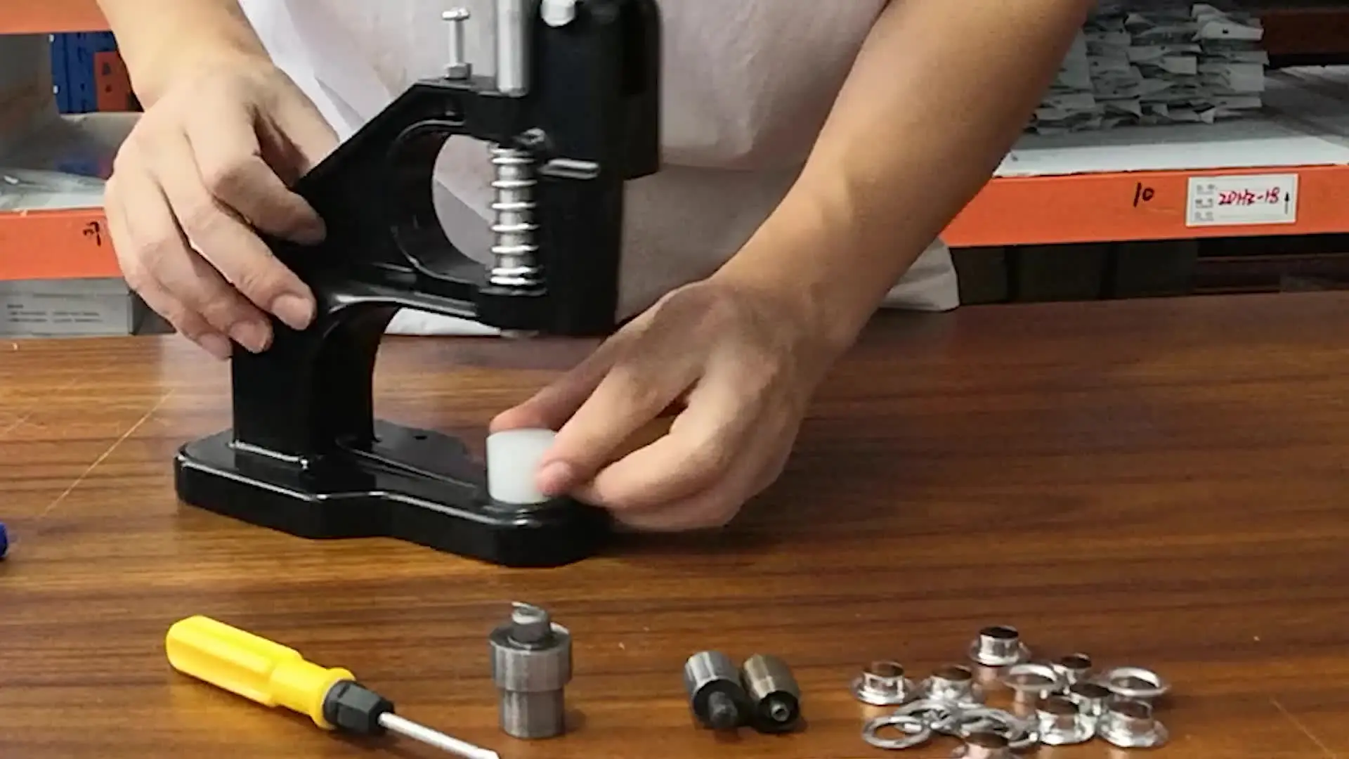 2 Moldes Manuales Para Ojales Metálicos - Acero Templado, Tamaños 1.5 Mm A 20 Mm, Para Cuero Y Tela