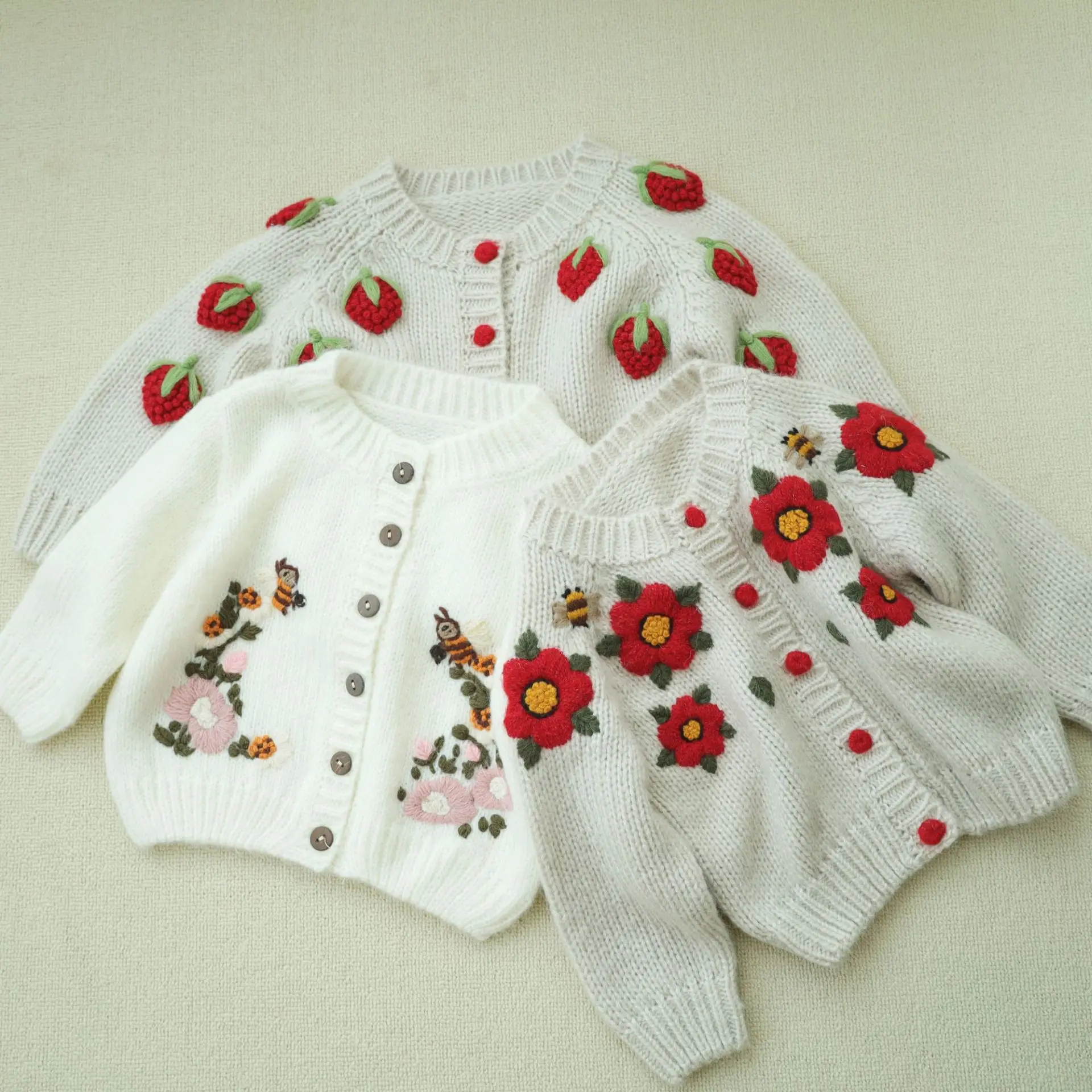 

Kids Girls Sweater 2023 Autumn and Winter New Embroidered Strawberry Red Flower Hand Knitted Cardigans Sweater