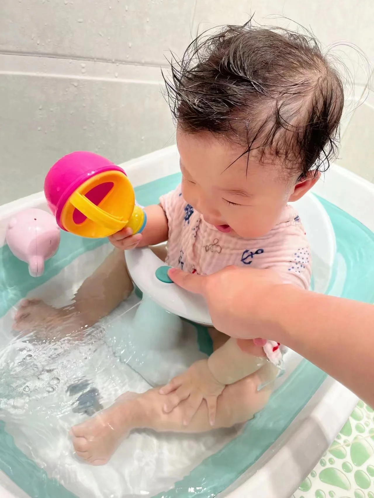 Рисунок 3 - Складное детское кресло для ванны с чашкой-присоской