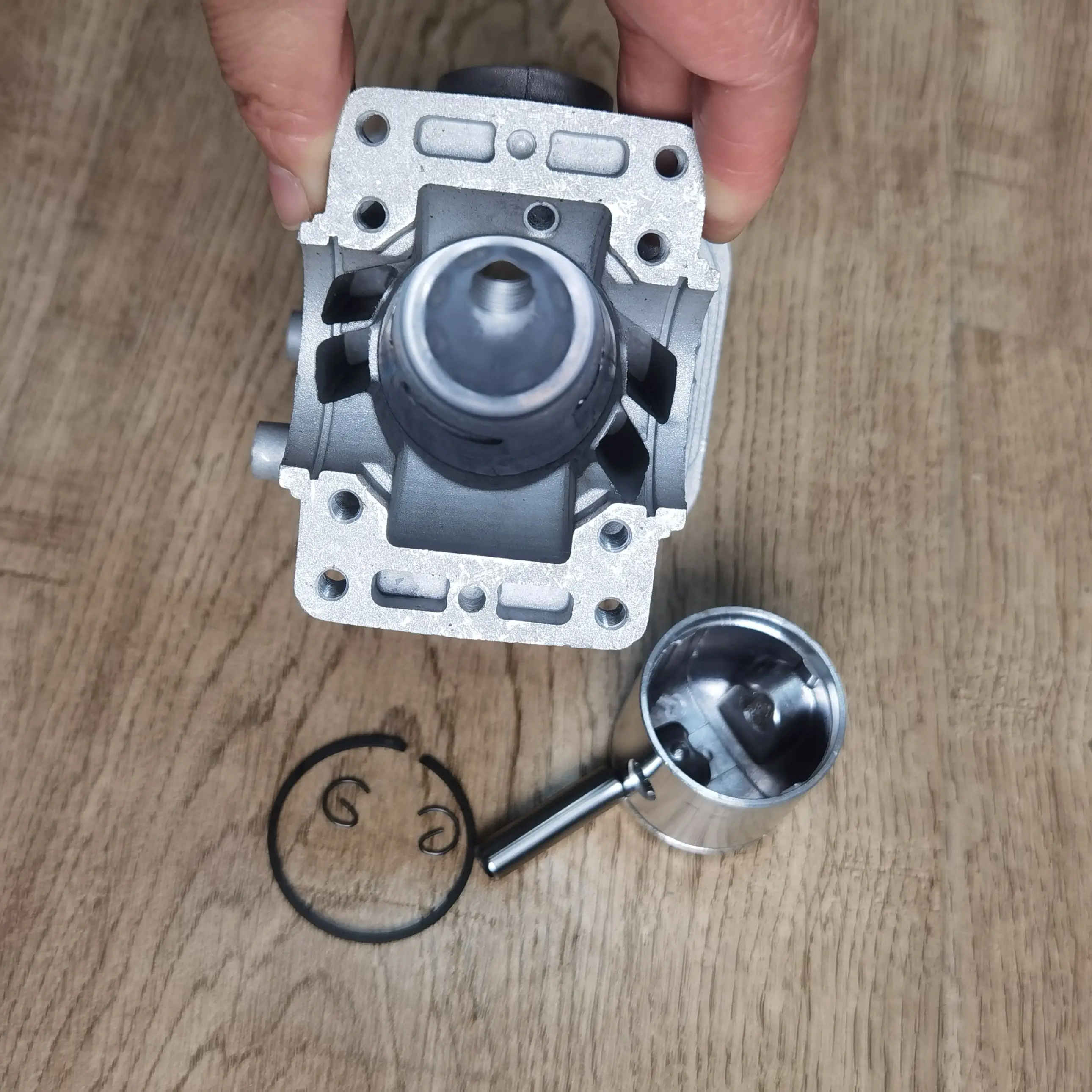 CS-352 シリンダーキット CS352 (38mm)CS-352用シリンダーピストンキット 交換部品 CS-352およびCS-352ES用互換シリンダーピストンキット  Echo CS-352用シリンダー ピストンキット CS-352 シリンダーキット CS352 (38mm) CS352  シリンダーピストンキットクローム ... 38MMシリンダーピストンキットクロームコーティング、ECHO CS-352 CS352チェーンソー交換部品に適合