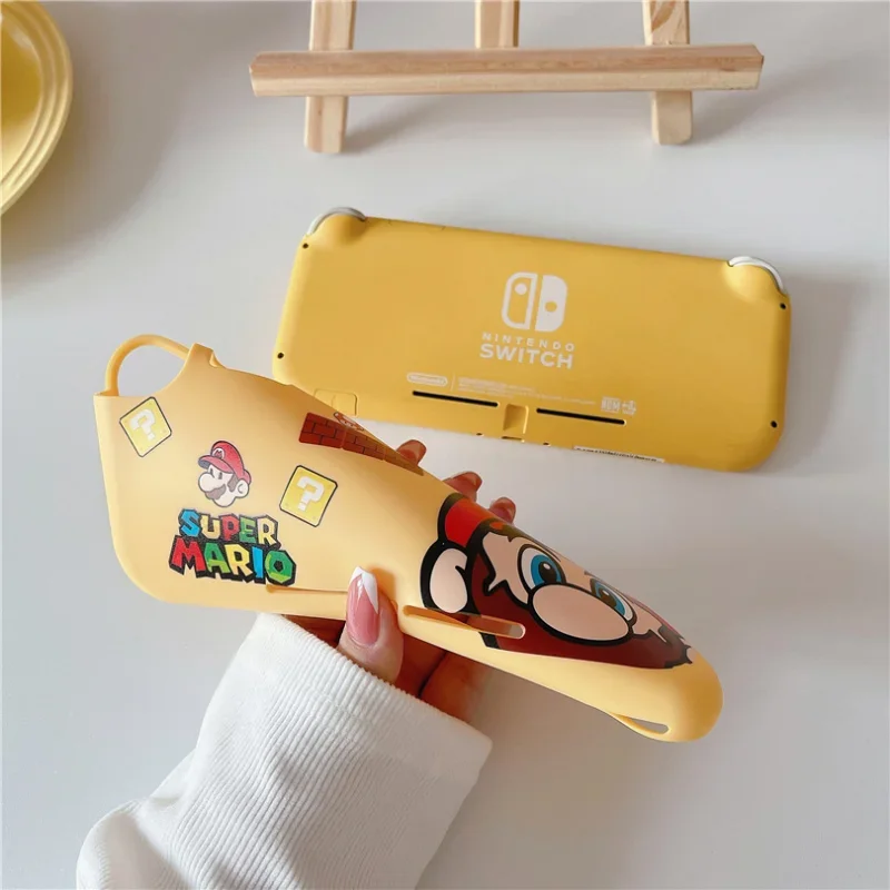 Nintendo Switch Lite イエロー　& マリオケース Nintendo Switch Lite イエロー & マリオケース（Nintendo