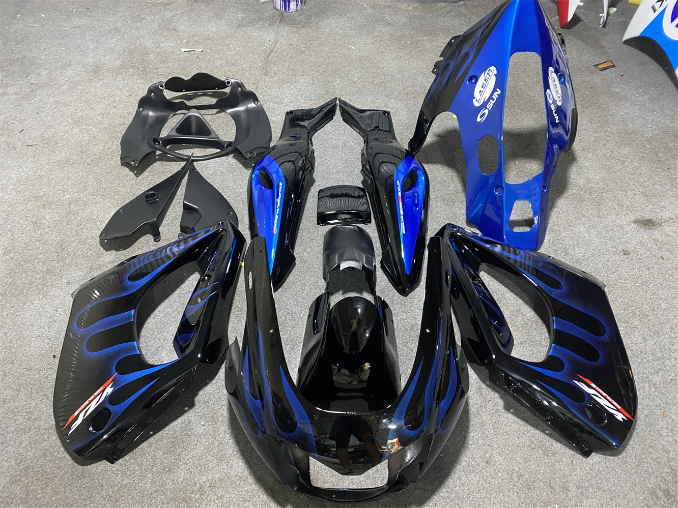 

Fairings For Yamaha YZF1000 R Thunderace 97 - 07 1997 1999 2007 Injection ABS Plastic Motorcycle Fairing Kit Silver Black Carene