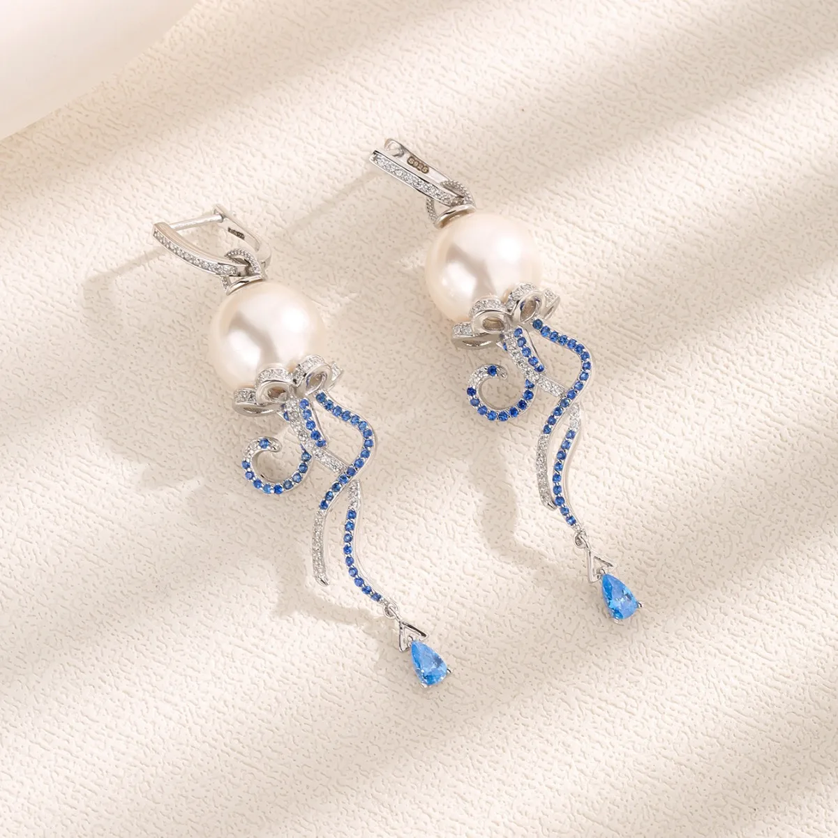 

The new s925 silver pearl jellyfish earrings from Europe and America are simple, fashionable, and versatile