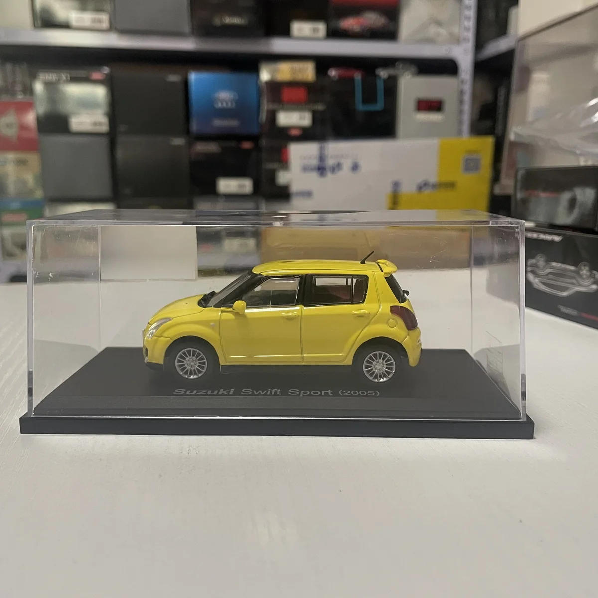 Die-cast Simulation Car Model 1:43 Scale Suzuki Swift 2005 Sport