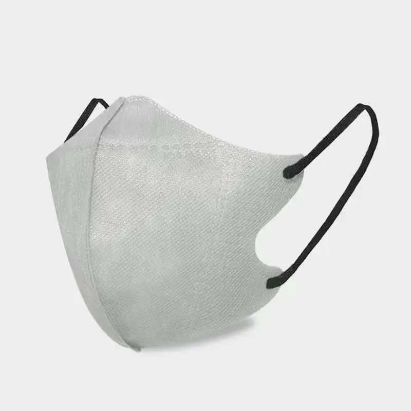 Masque FFP3 porté par une personne, démontrant l'ajustement facial, protection respiratoire haute filtration.