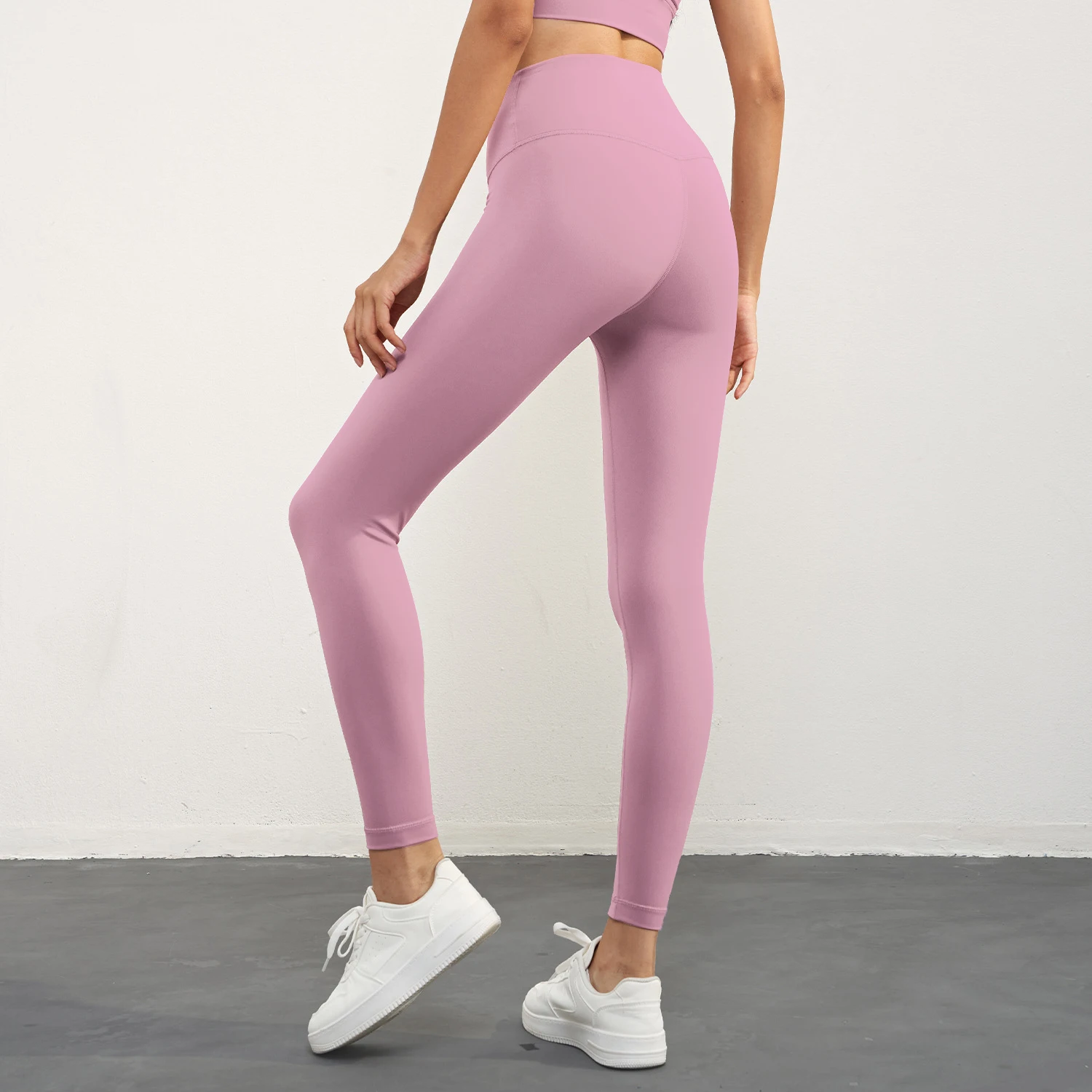 Sports yoga pants for women with high waist, running, cycling, quick drying, breathable, and hip lifting high-quality yoga pants