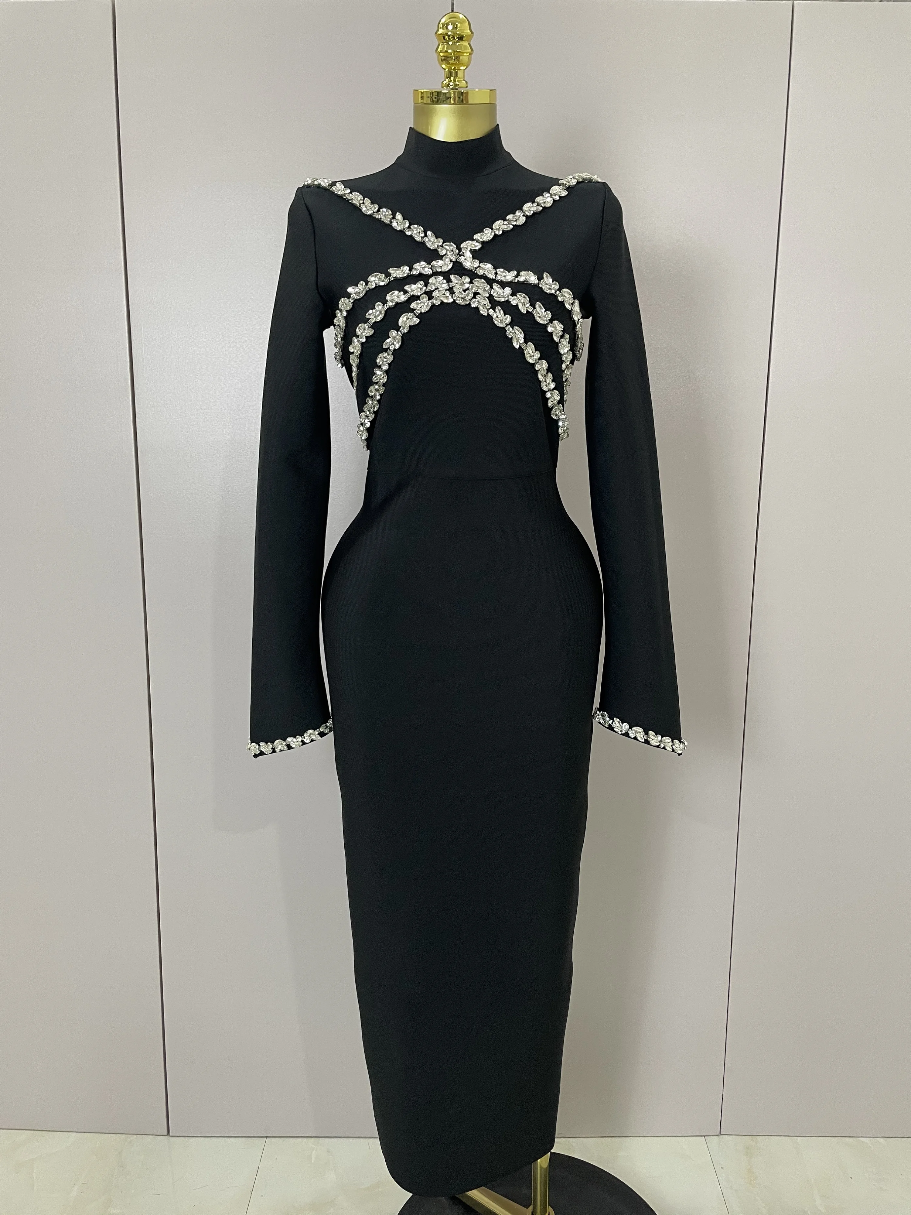 Vestido Bandage ajustado de manga larga con cuentas brillantes