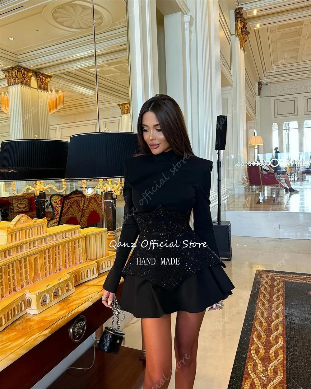 Qanz блестящие Выпускные платья с длинным рукавом черные атласные Короткие коктейльные платья с высоким воротом А-силуэта