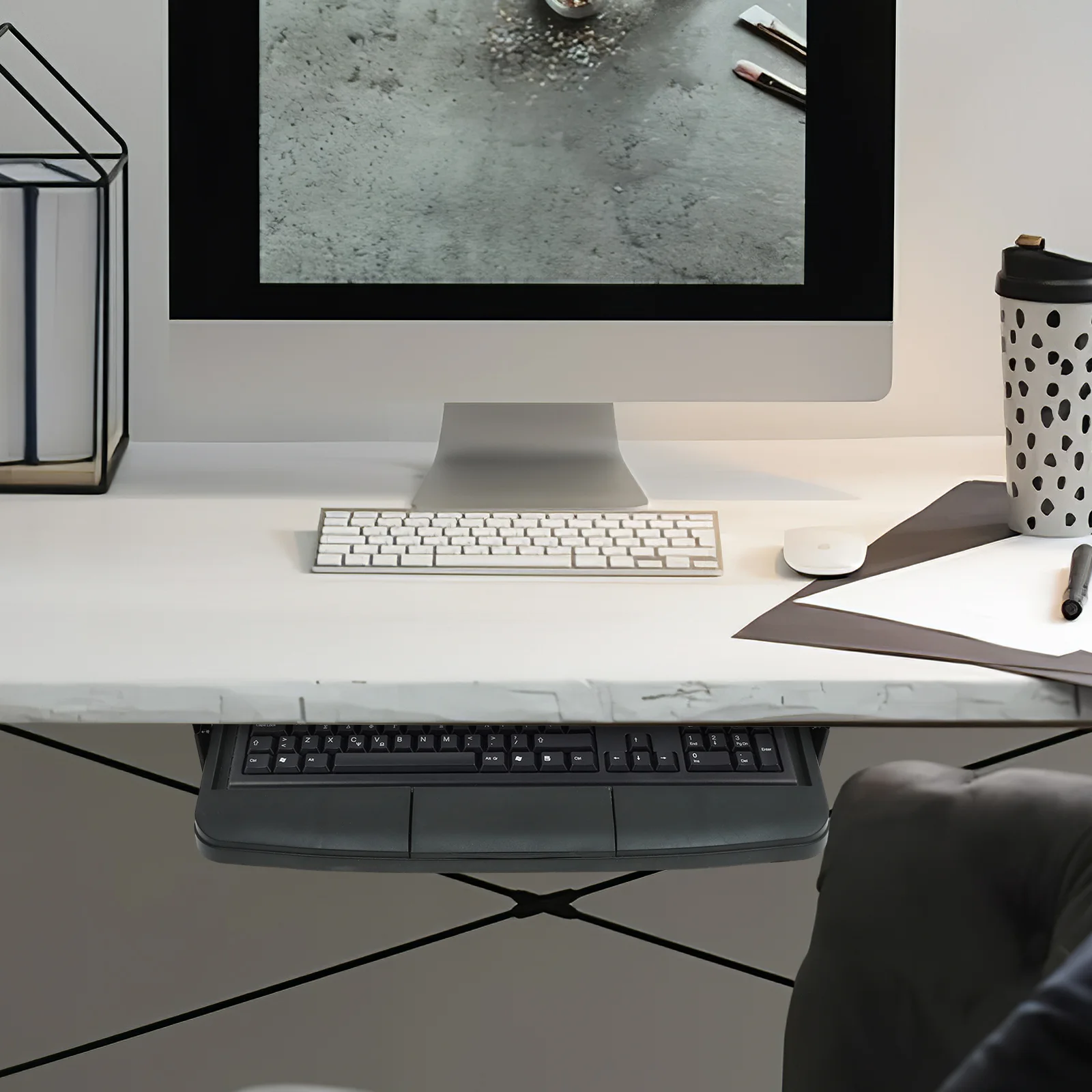 Рисунок 6 - Регулируемая подставка для клавиатуры