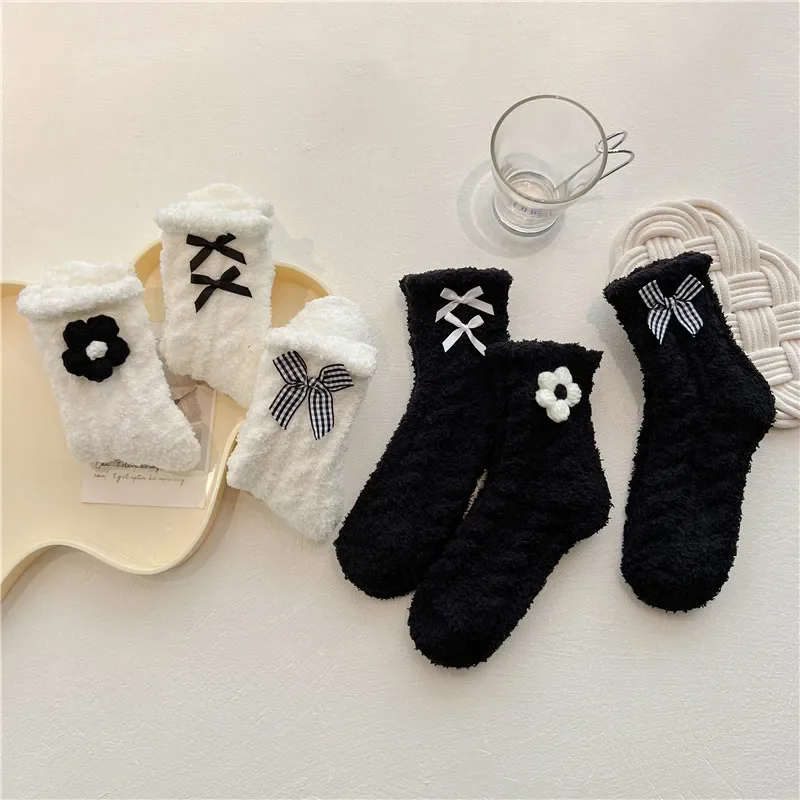 Frauen Nette Fuzzy Socken Weiß Schwarz Winter Warme Fleece Kawaii Blume Bowknot Flauschigen Socken Mode Verdicken Hause Boden Schlaf Socke – Detail 8