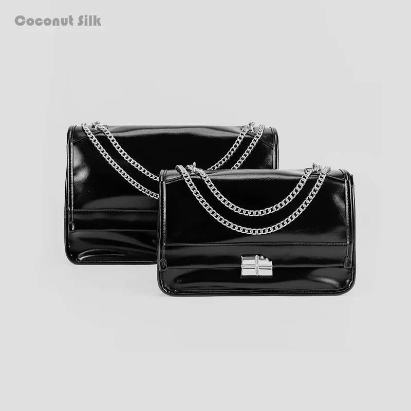 

CoCoS 2024 Summer New Niche HigH-capacity Commuting ToTe For Women A HigH-end Feel Chain Underarm And Crossbody Bag Trend