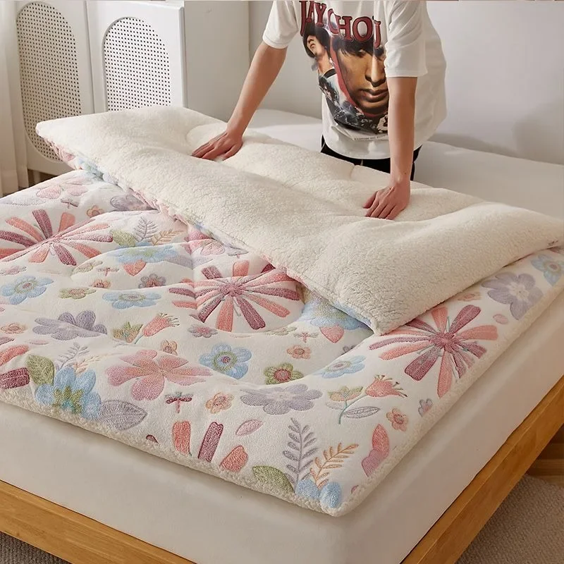 

Thickened Milk Velvet Mattress, Foldable and Warm Cushion, Quilt, Tatami, Winter Soft Cushion, Household Bedding