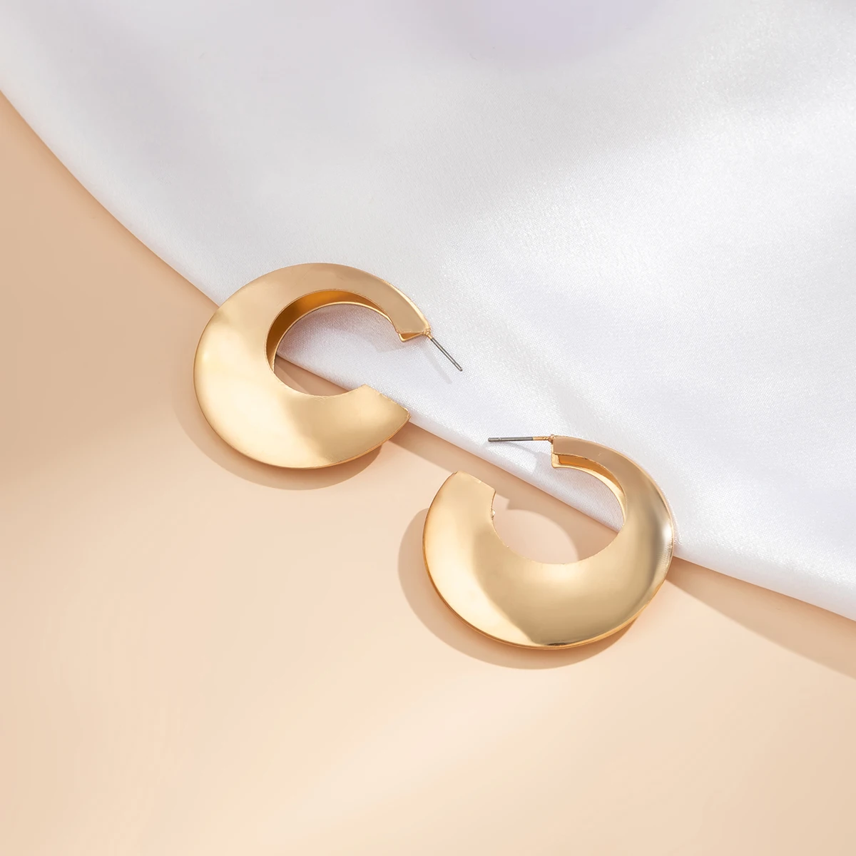 Orecchini A Cerchio Grande In Oro Giallo A Finitura Liscia E - Foto 8