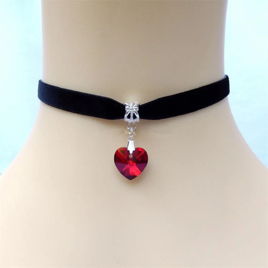 

Fashion Black Flannel Neck Chains Velvet Choker Heart Shaped Crystal Pendant Harajuku Choker Necklaces Ribbon Clavicle Chain