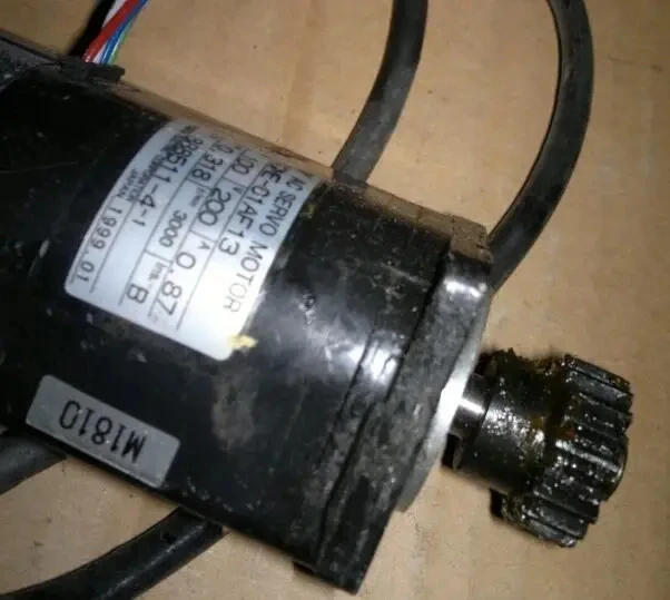 

SGME-01AF13 SERVO MOTOR , In good working condition, free shipping