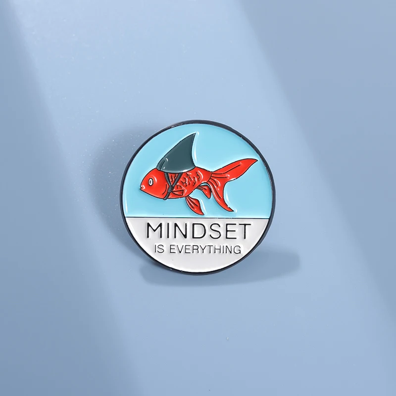 Mindset Is Everything Emaille-Anstecknadel, viel Glück, Goldfisch, Hai-Broschen, Anstecknadel, Ermutigung der Inspiration, wohlgekannter Spruch, Schmuck – Detail 7
