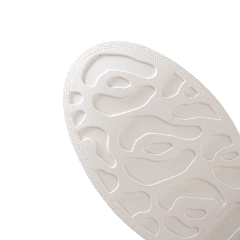 أحذية رياضية نسائية من CHCH أحذية بيضاء كاجوال ومر...