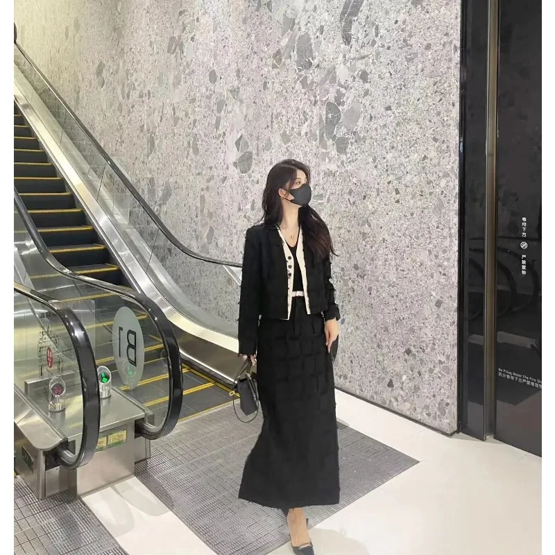 

UNXX Women's Autumn Fragrant Style Short Pleated Suit Coat Pleated Half Skirt Set Black V-neck Coat + Half Skirt Two Piece Set