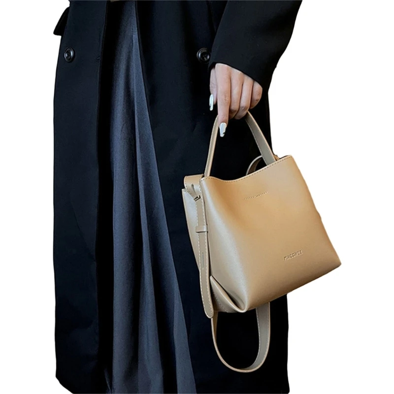 Fashionable & Functional Shoulder Bag & Versatile PU Bag for All Genders