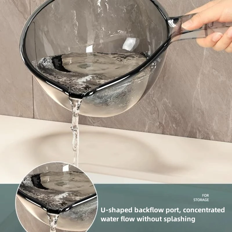 1PC Durable Plastic Water Scoop With Long Handle Durable Transparent Thickened Design For Easy Kitchen And Bathroom Shower Use