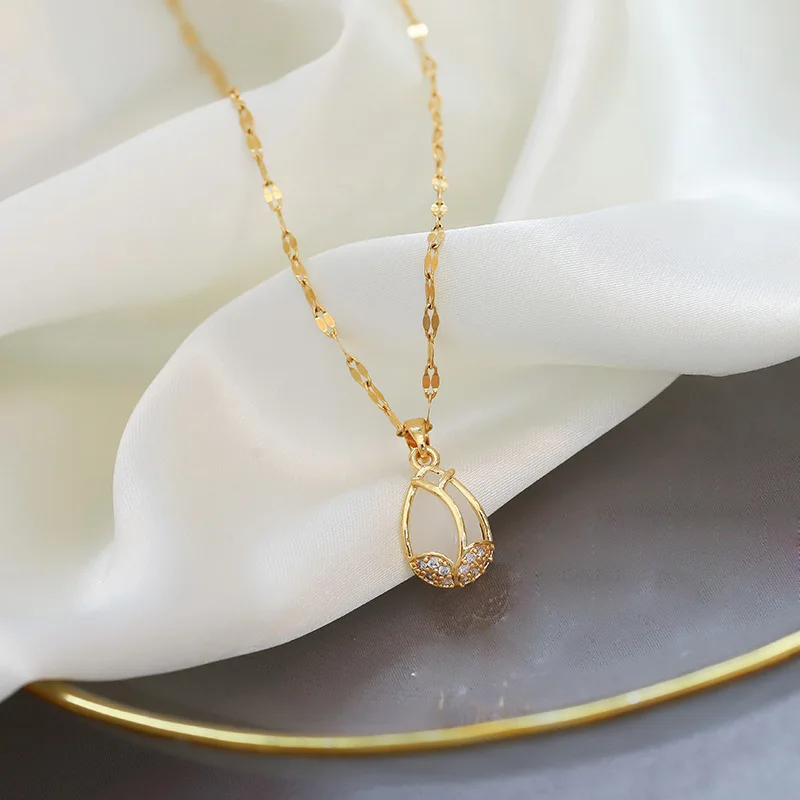 

Exquisite and high-end imitation cat's eye stone, tulip, titanium steel necklace, collarbone chain, ins, cool and cool style