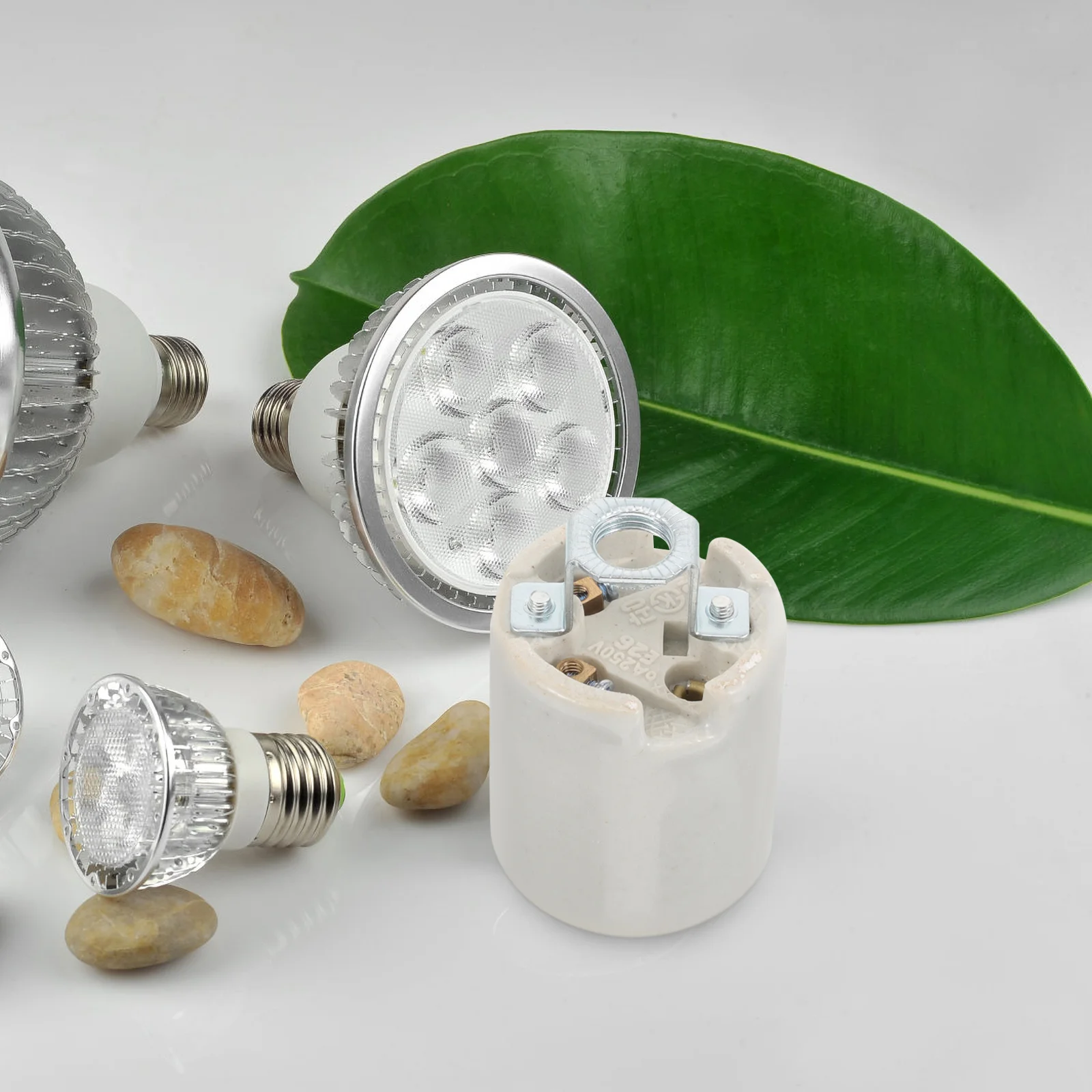 

E26 Light Socket Ceramic Lamp Socket Replacement Edison Bulb Pendant Light Sockets Candelabra Base Socket Chandelier Candle