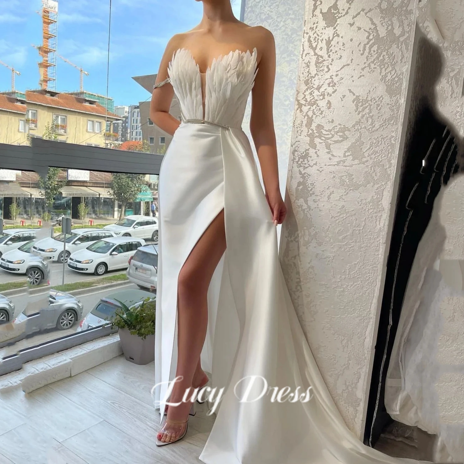 

Lucy Prom Dresses 2023 Evening Dress Ball Gowns Sexy Women Party Wedding White Feather Ladies Special Occasion Long V Neck Satin