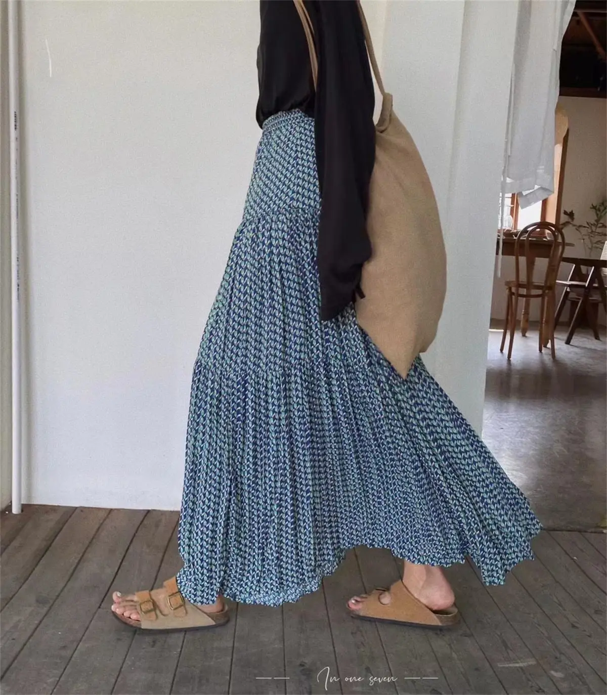2025 Summer Korean Version High Waisted Elastic Floral Skirt for Women Loose and Slimming A-line Skirt for Women Silk Skirt