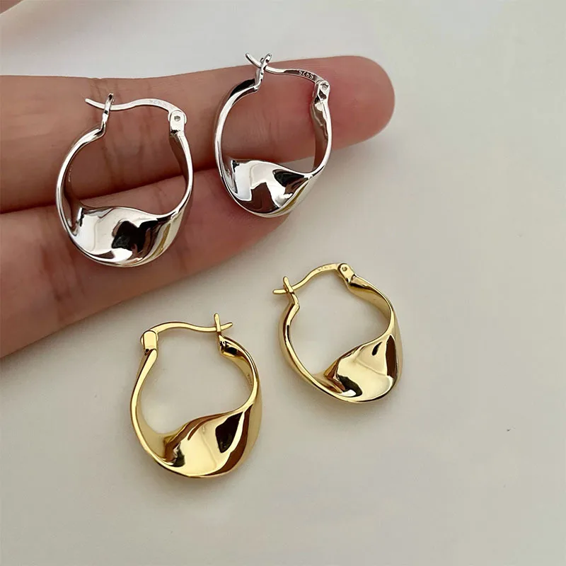 

Original designer Silver Color Simple Creative Smooth Surface Irregular Contorted Earrings Women Temperament Jewelry Accessories
