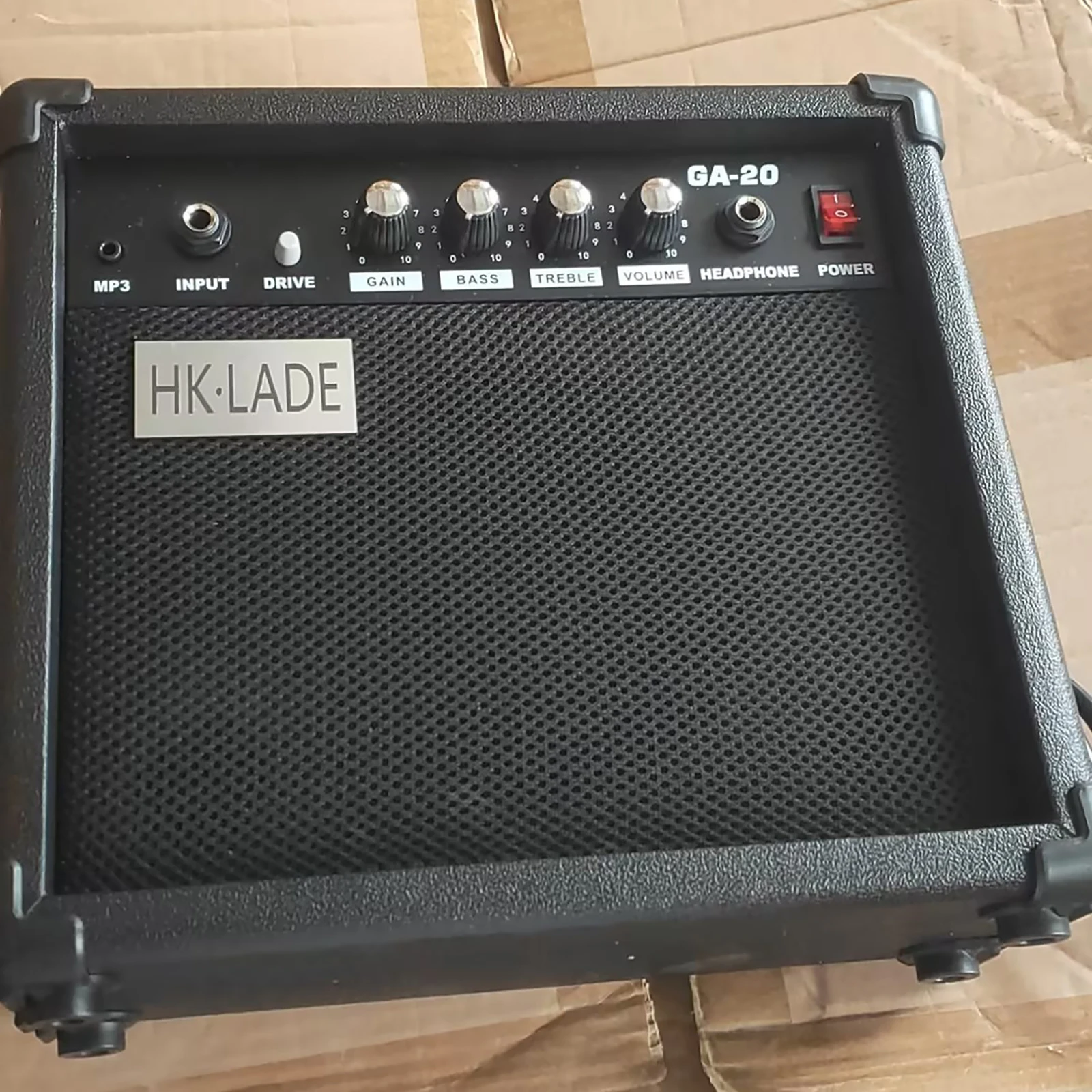 HK&middot;LADE GA-20W Guitar Amplifier 4 Tuning AMP Speaker Suitable for Acoustic/Classical/Electric Guitar 3 Band Equalization Control