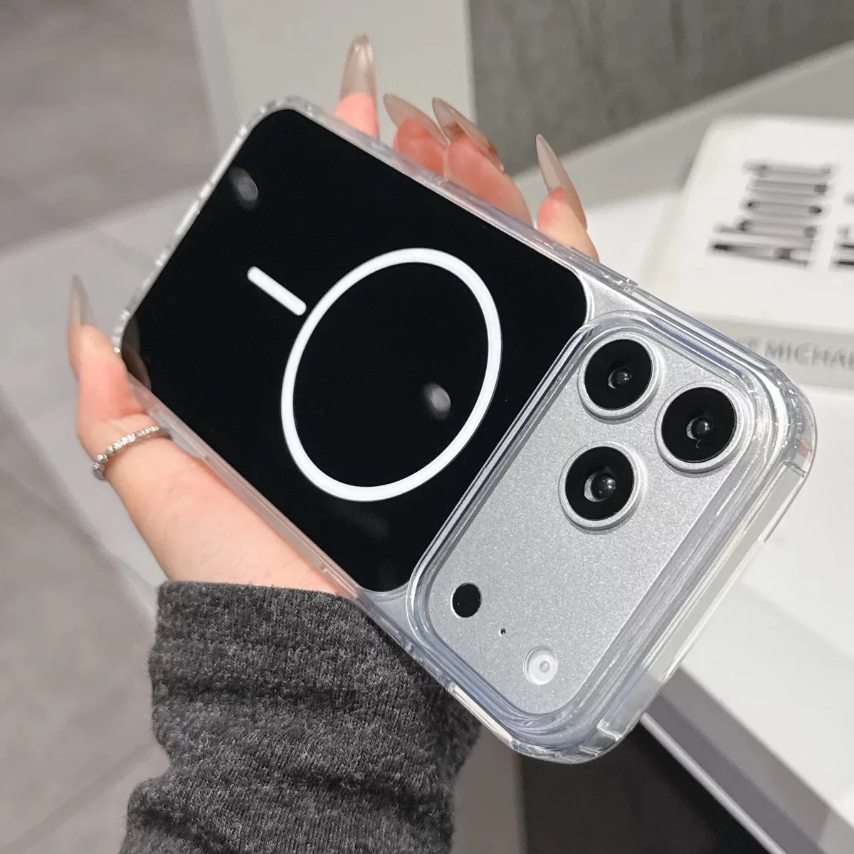Fashionable Magnetic Charging Phone Case with MagSafe Compatibility