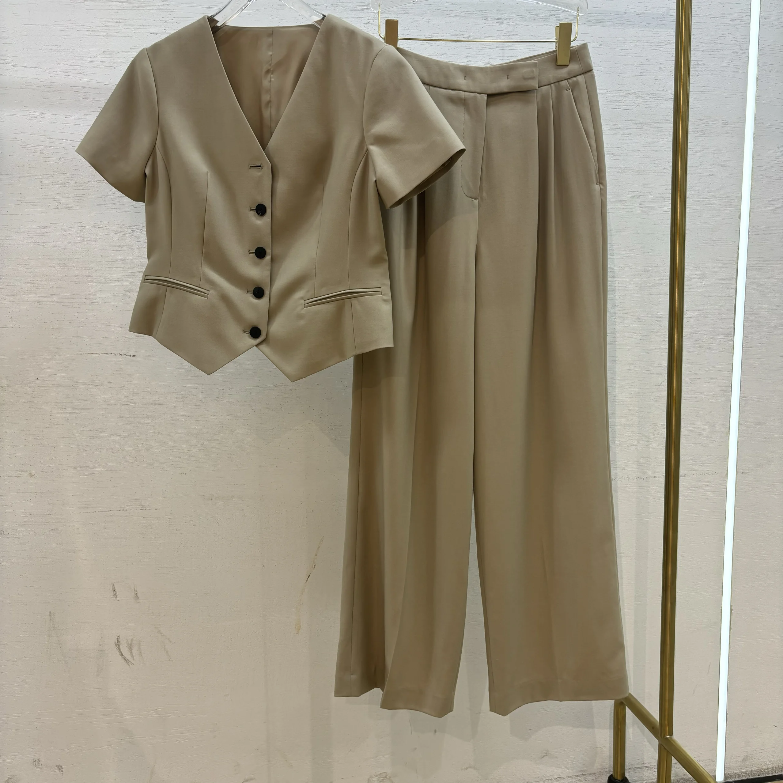 

Высококачественный осенний деловой женский костюм из чистой шерсти