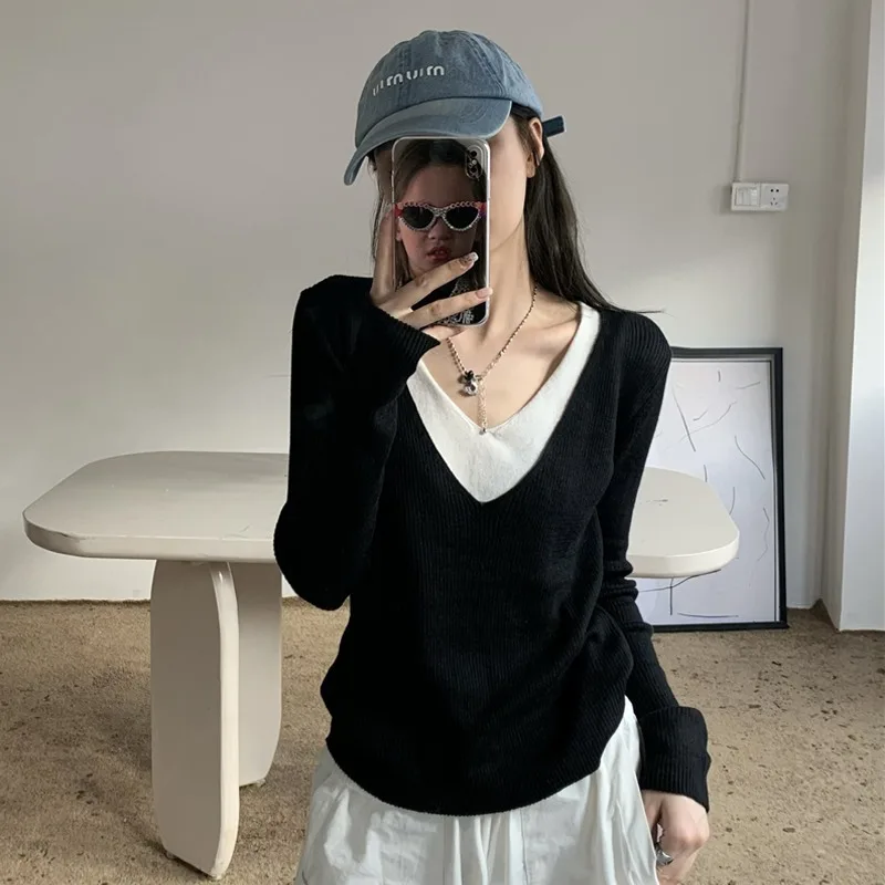 

2023 Women's Early Autumn Fashion New Top Underlay Sweater,Gentle Style Design Fake Two Piece V-Neck Knitwear Top