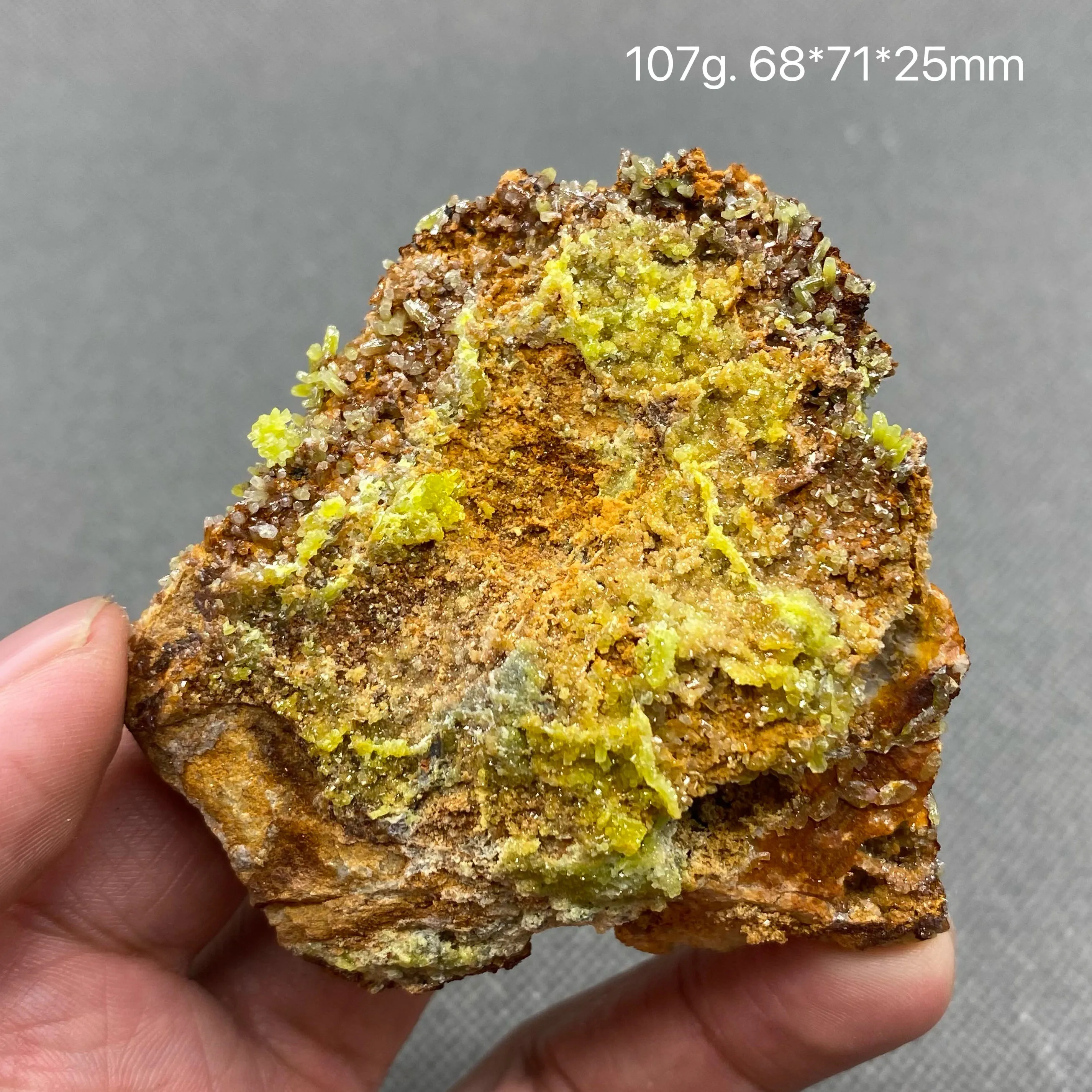 100% natural pyromorphite original stone mineral specimen cured crystal gem collection.