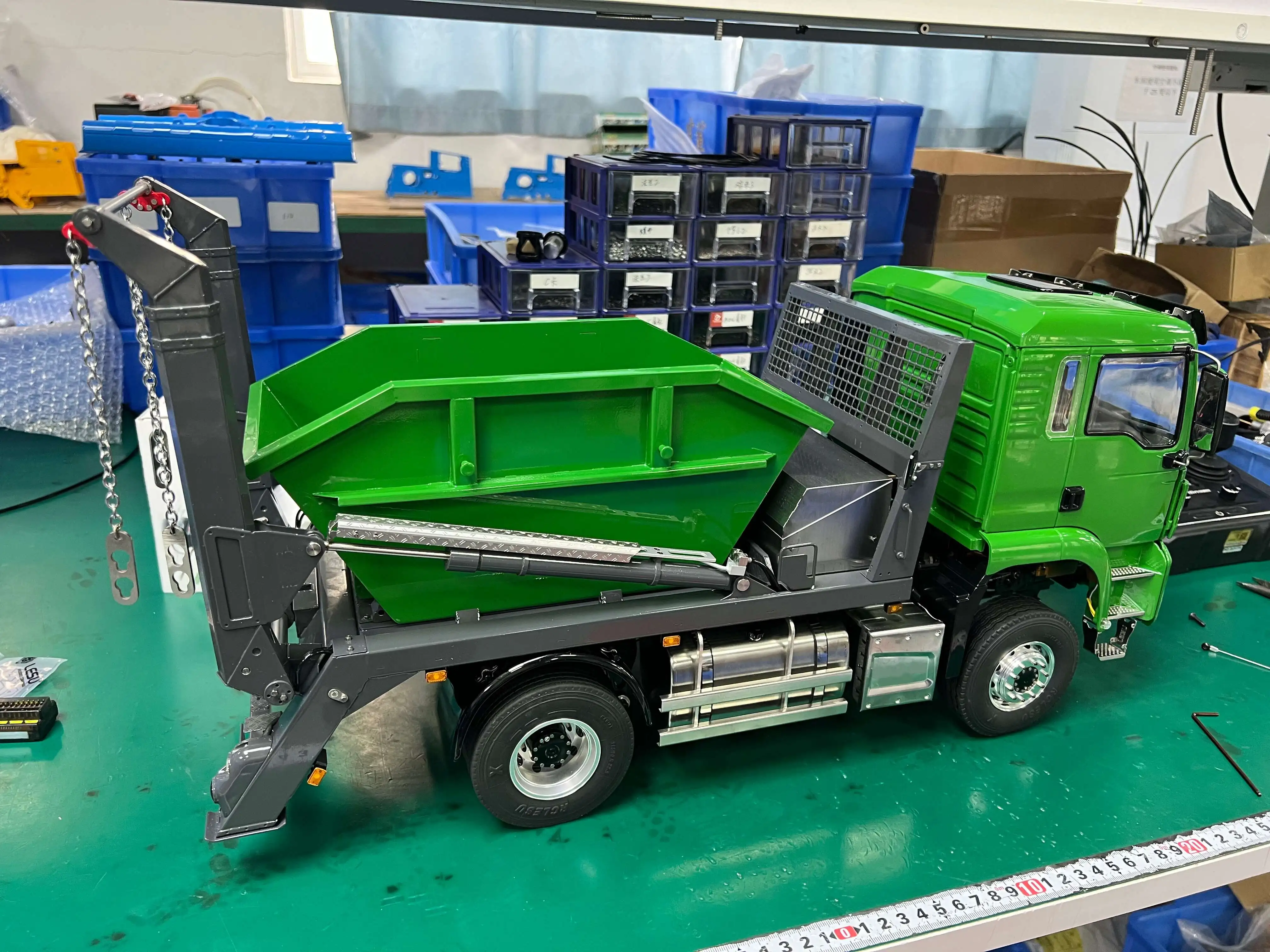 NEW LESU RC Loader Skip Truck 1/14 Scale 4*4 Metal Hydraulic Swing Arm Garbage Truck RC Truck Dump Car Tipper Model RC Toys Gift 4