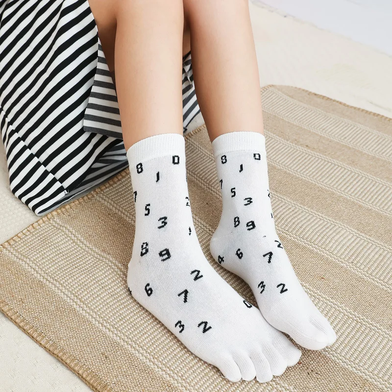 

Mid-tube Five-Finger Socks Women's Cotton Socks Autumn And Winter Models Thick Digital Solid Color Cotton Socks Split Toe Socks