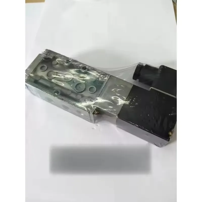 부품은 현장 공급에 적합합니다. CKD 솔레노이드 밸브 4F210-08, 전압 AC110v, AC220V, DC24V