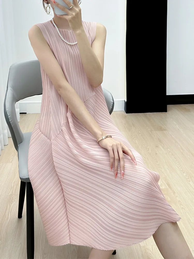 三宅女性プリーツノースリーブ不規則なドレスファッション
