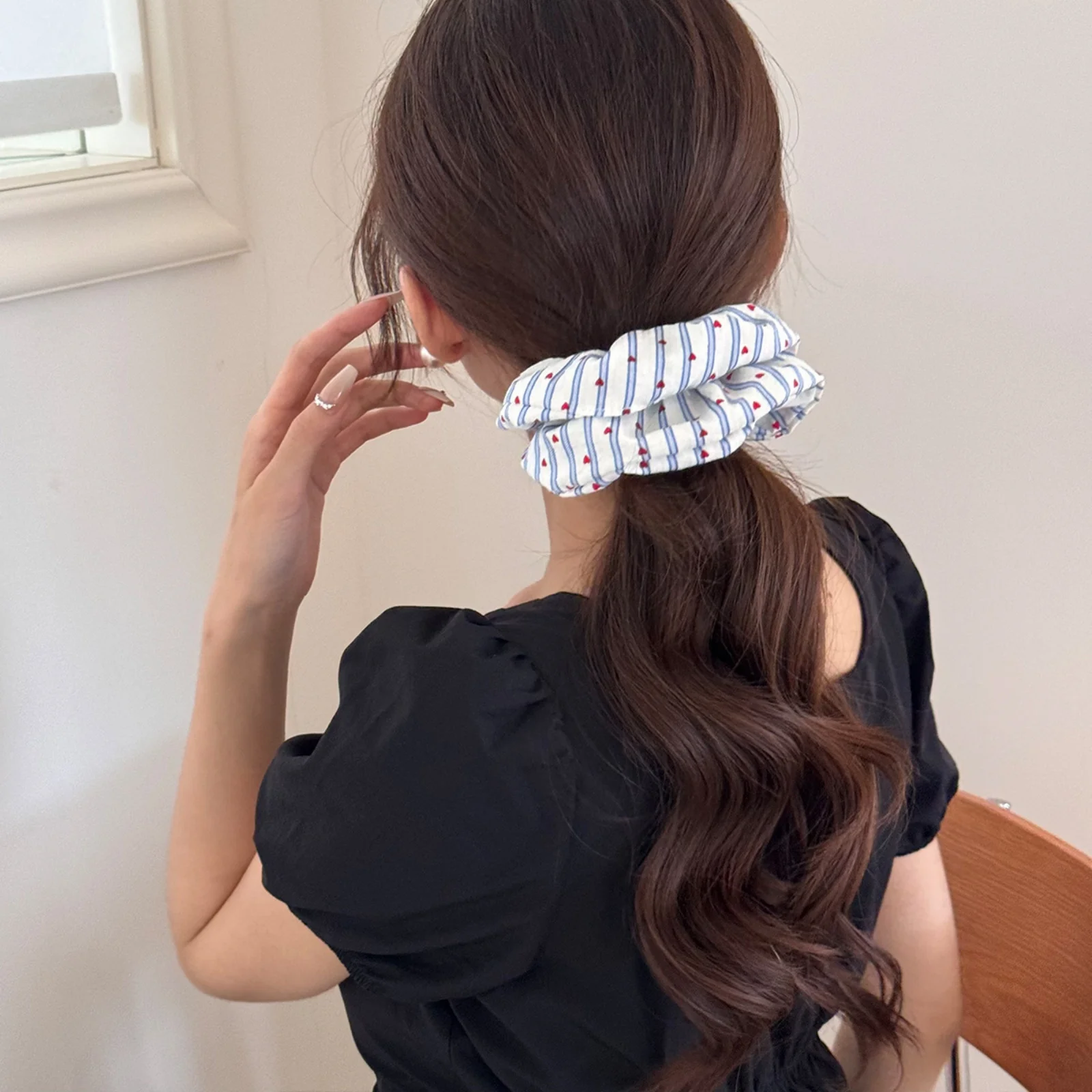 1PC Preppy Striped Heart Scrunchie, Cute School - Style Hair Tie for Teens, Fashionable Hair Accessory for Daily Wear