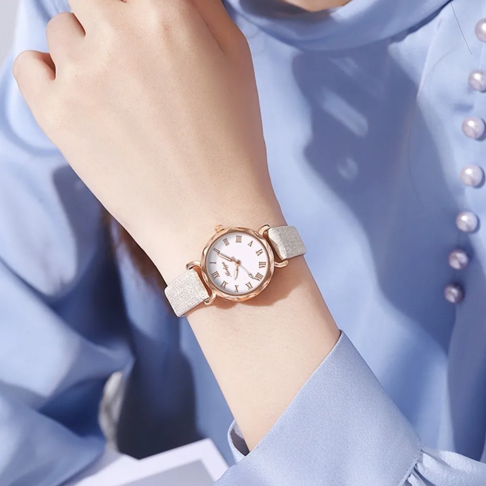 Elegant Minimalist Women's Leather Strap Wristwatch - Water Resistant Fashion Accessory