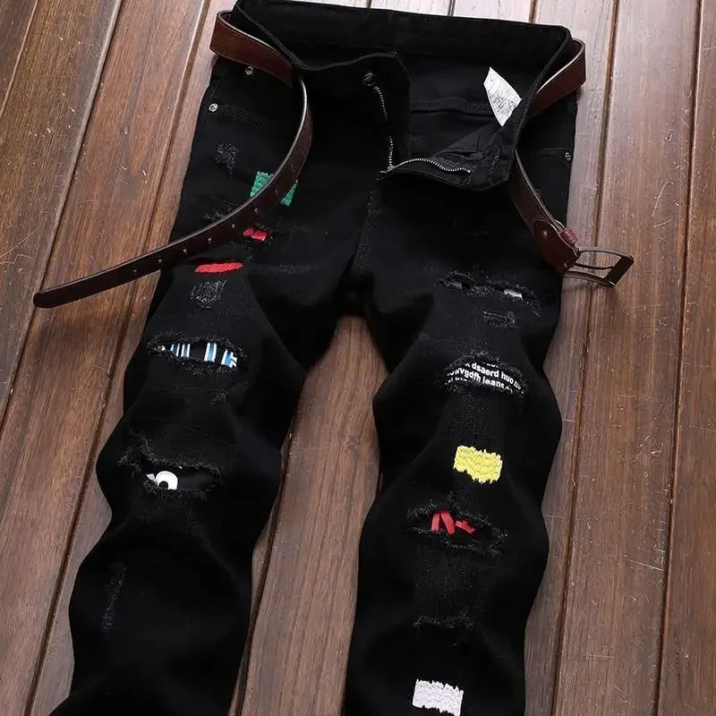 thumbnail image 1 of Pantalones vaqueros góticos para hombre, pantalones vaqueros rotos para hombre, bordados negros, rasgados con agujeros estampados, tendencia de diseñador 2024, lujo Xs, 1 of 5