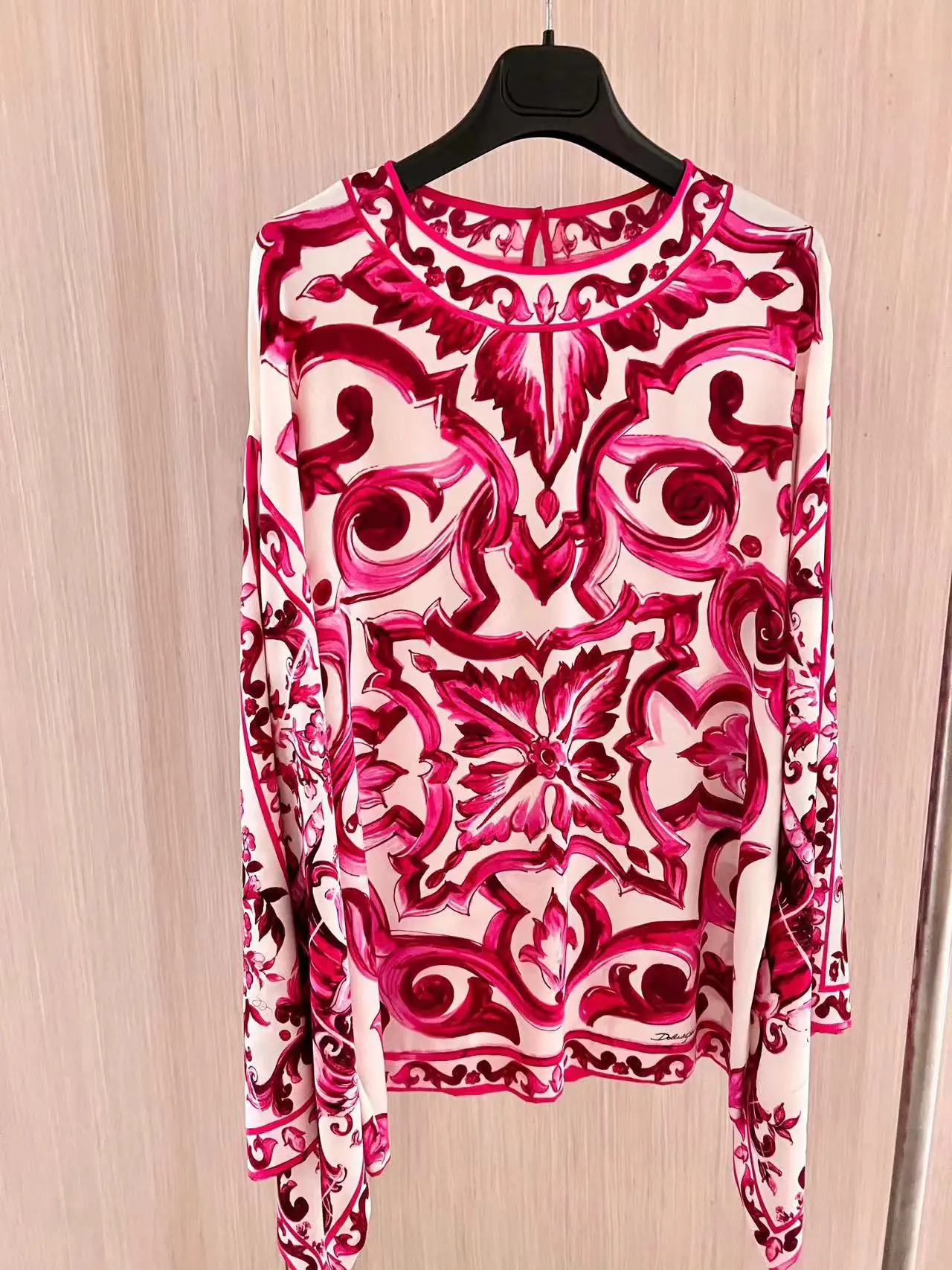 Рисунок 2 - Женская свободная шелковая блузка