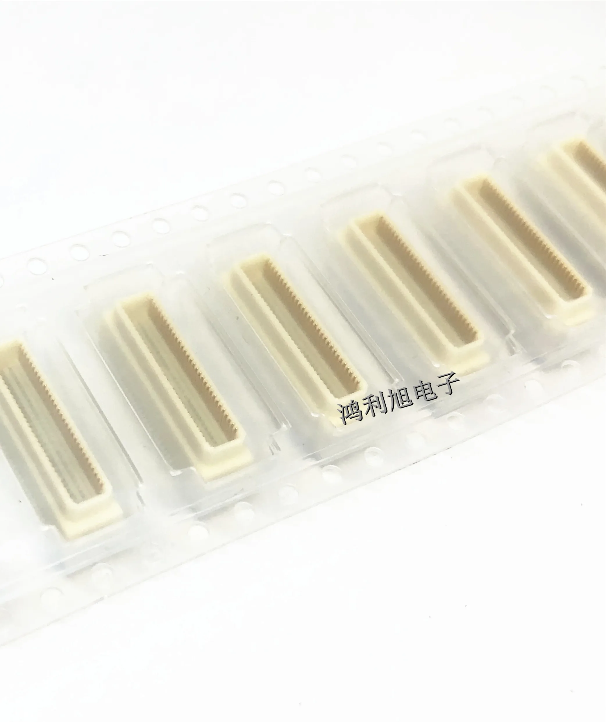 

2 шт. ~ 100 шт./лот DF17 (4,0)-60dp-0, 5 В (57) 0,5 мм 60PIN SMD новый оригинальный