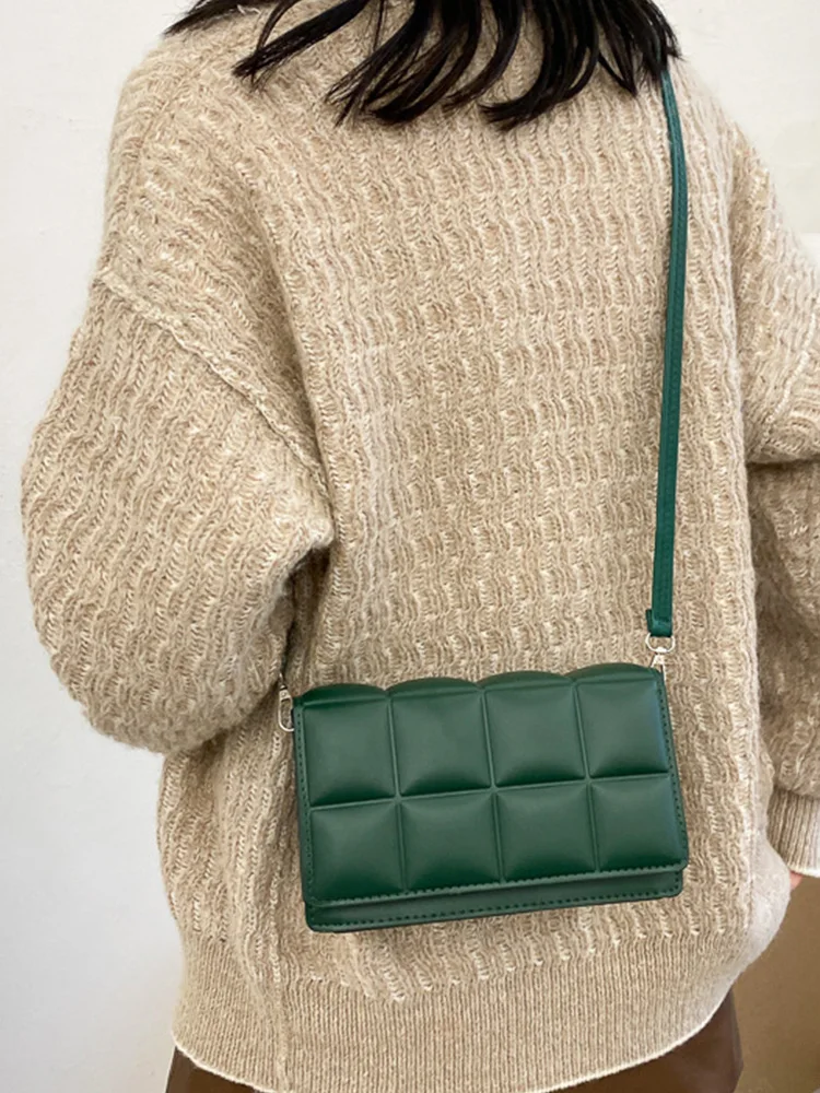 

Woven Flap Women Crossbody Side Bag Designer 2022 Summer Trend PU Leather Shoulder Female Plaid Shopping Handbags and Purses