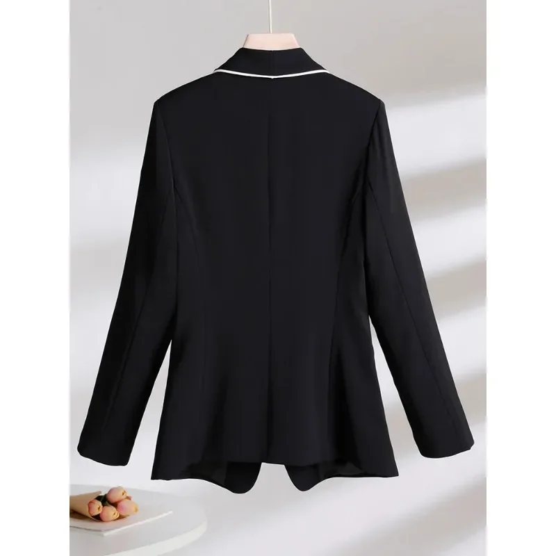 Рисунок 4 - Женский блейзер в полоску