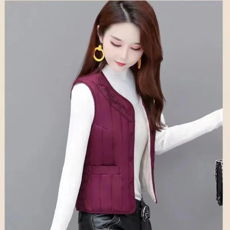 Dark red [embroidery style]]