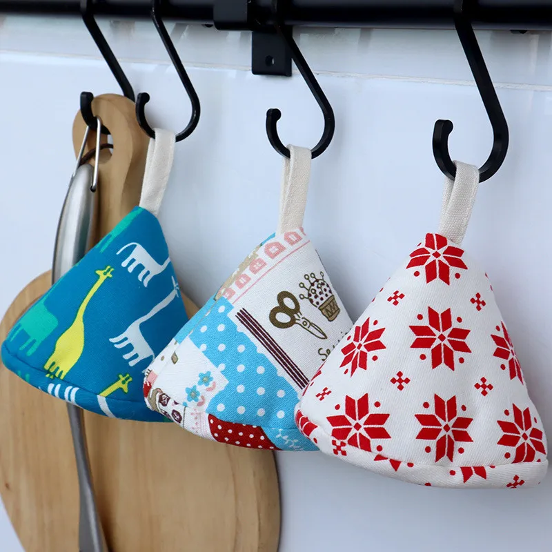 1Pc Cute Triangular Pot Cover Cap Cartoon Animal Printed Cotton Kitchen Insulation Clip Insulation Handle Glove Xmas Gift