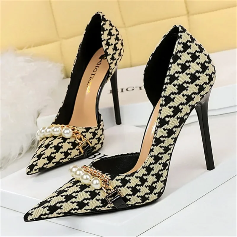 

Women 7.5cm 11cm Super High Heels Quality Pumps Sexy Pointed Toe Low Heels Lady Pearl Metal Chain Scarpins Stiletto Plaid Shoes